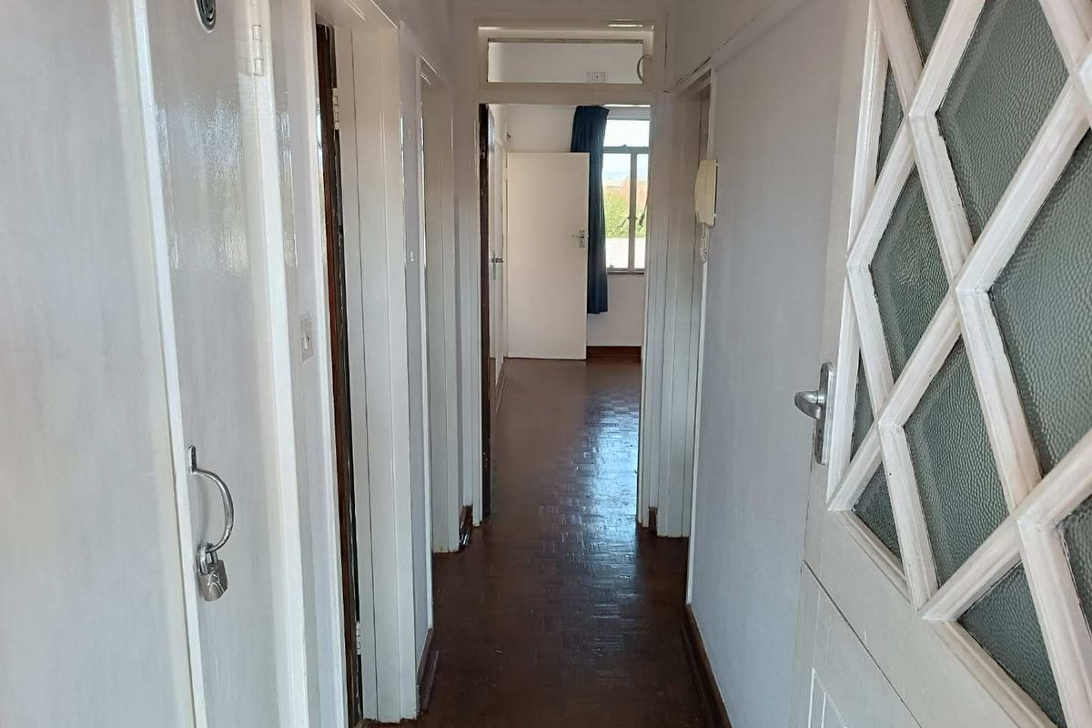 Prime Top-Floor Apartment in Secure Alexandra Road Complex, Scottsville - Photo 3