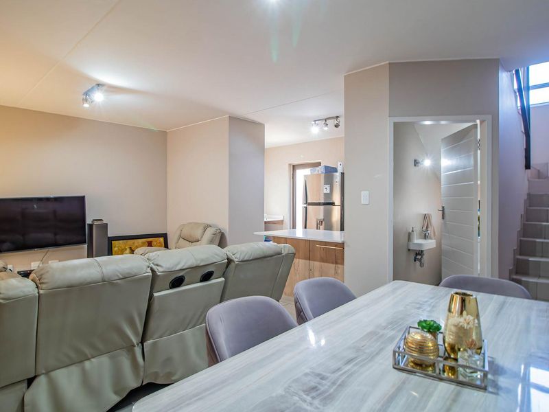 The Perfect Money Can Buy Townhouse - Photo 9