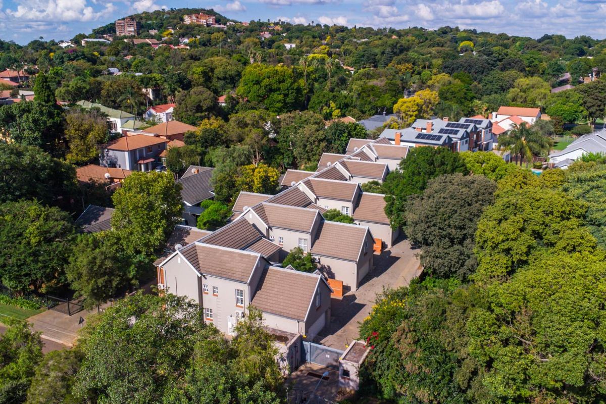 Exceptional 4-Bedroom Townhouse in Exclusive Farmers Folly Complex - Photo 3