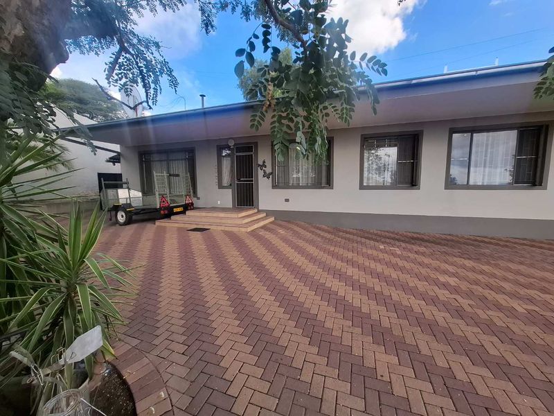 Family home with a flat - Photo 6