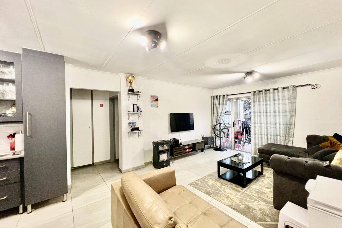 Updated Unit with Contemporary Kitchen & Lounge Area for Sale - Photo 3