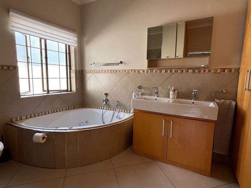 Spacious Home with Cottage, Pool & Top Security in Norwood - Photo 10