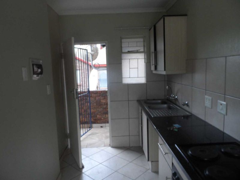 2 BEDROOM FLAT TO RENT IN PHILIP NEL PARK - Photo 6