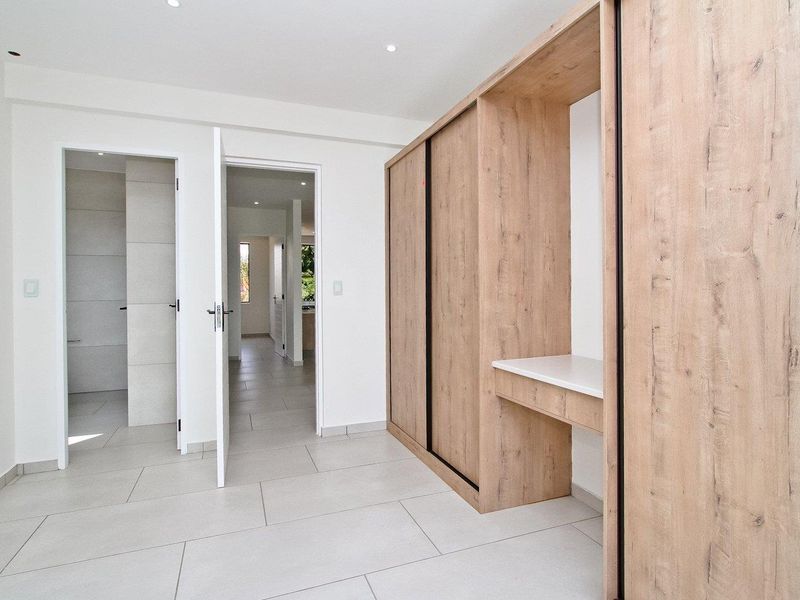Exclusive Apartment with Panoramic Views! - Photo 8