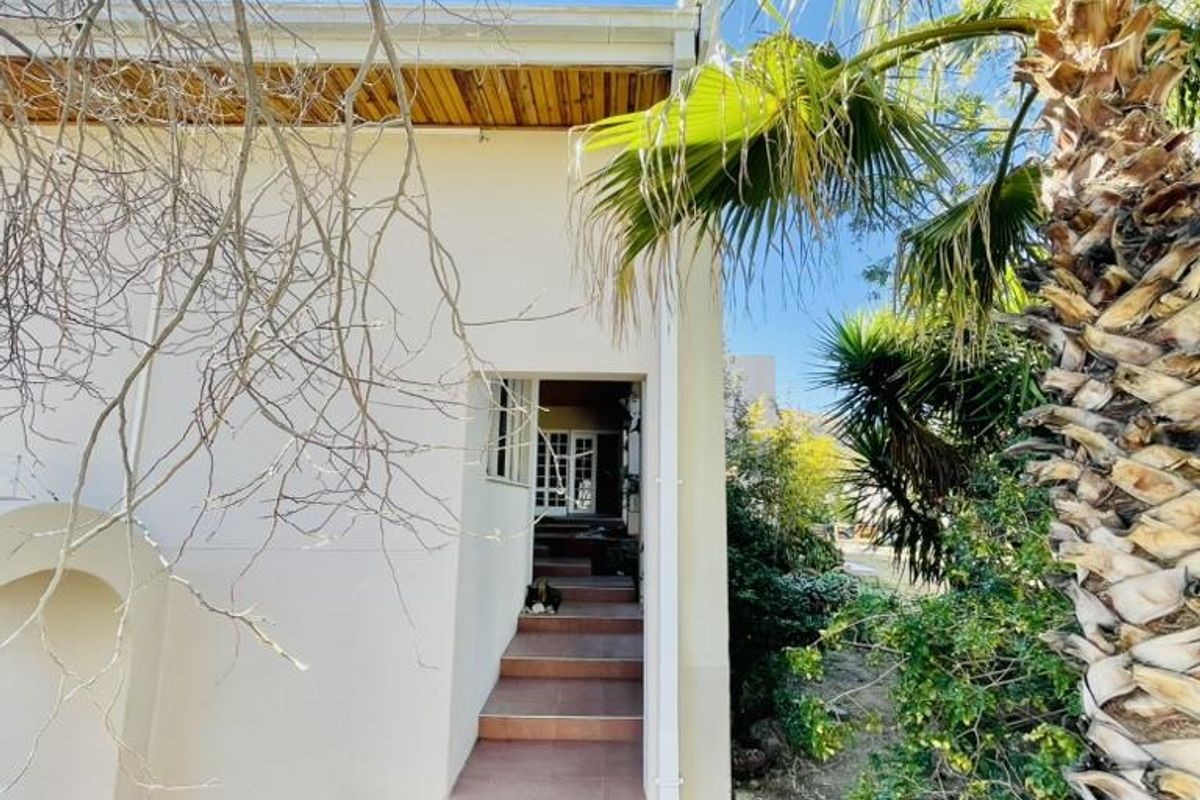 4 Bedroom Large family home in Eros, with beautiful garden, entertainment area and pool - Photo 5