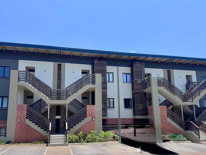 FOR SALE  |  Hillcrest  |  Cotswold Fenns Estate  |  2 Bedroom 2 Bathroom Apartment - Photo 2