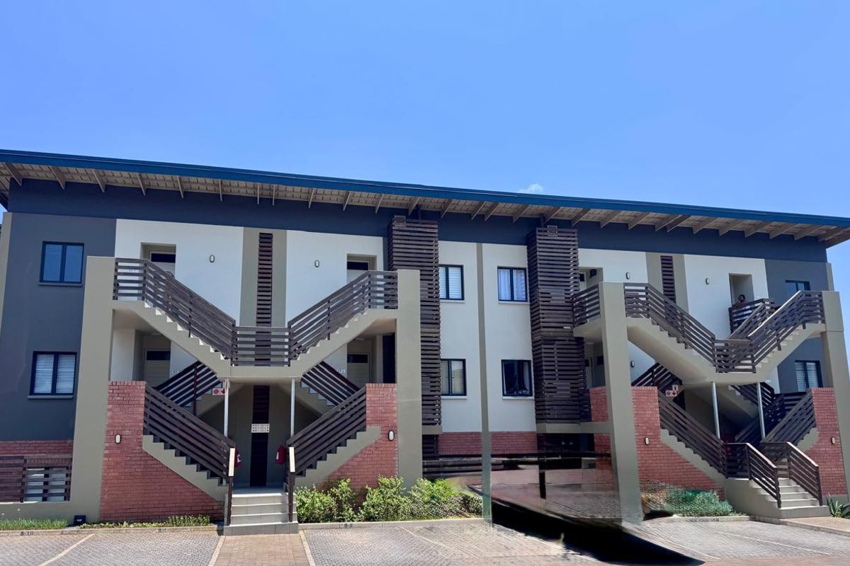 FOR SALE  |  Hillcrest  |  Cotswold Fenns Estate  |  2 Bedroom 2 Bathroom Apartment - Photo 2