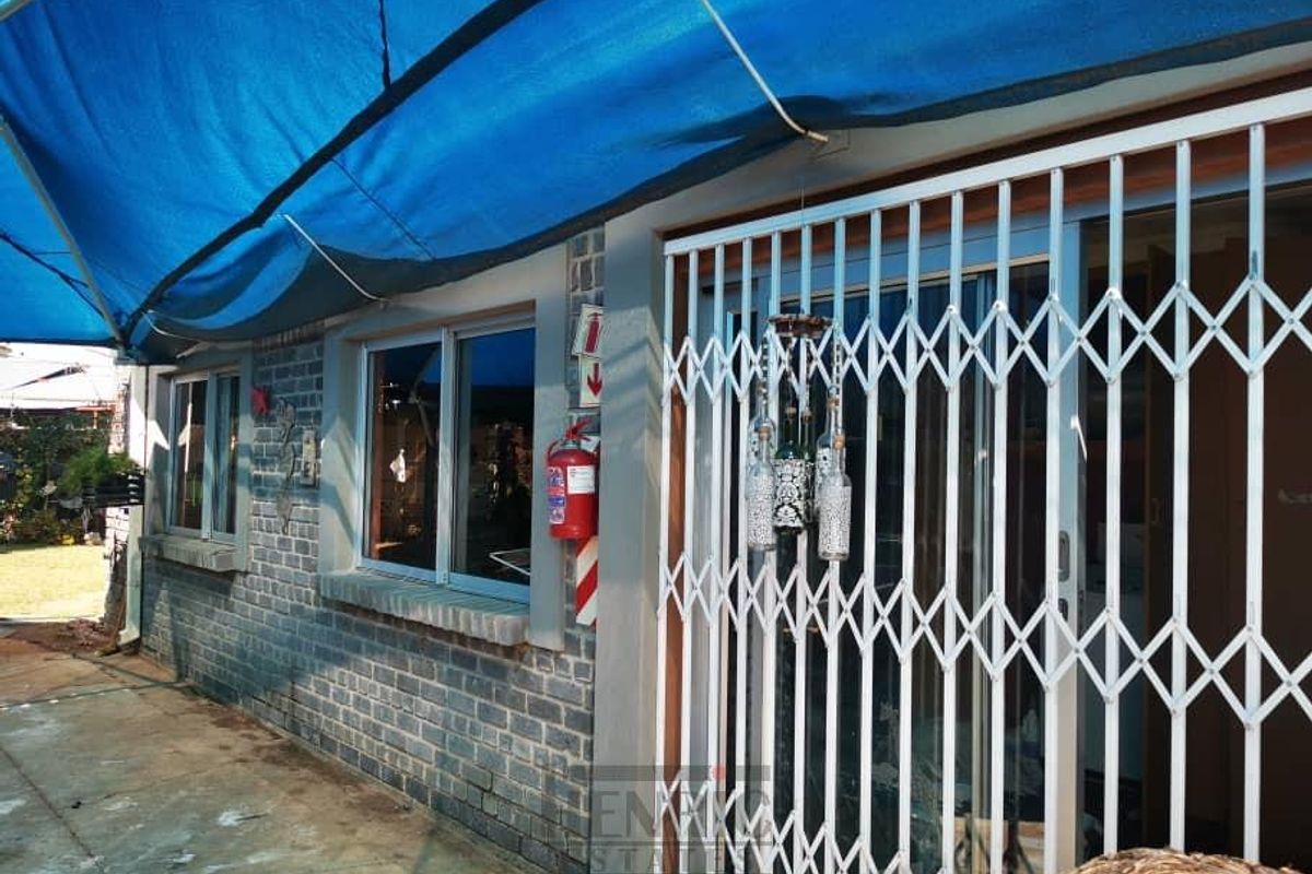 Charming Family Home wiht Excellent Entertainment Features - FOR SALE in Tsumeb - Photo 3