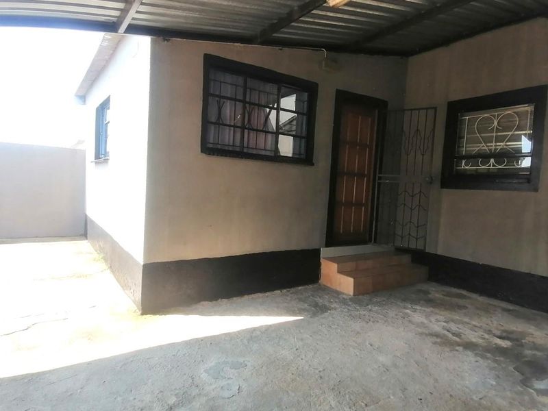 2Bedroom House for Sale in Westbury - Photo 4