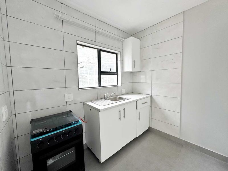 Modern Studio Apartment - Photo 2