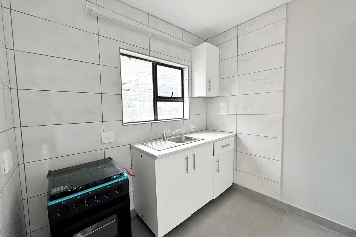 Modern Studio Apartment - Photo 2