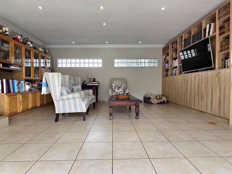 5 Bedroom House for Sale in Mulbarton - Photo 3