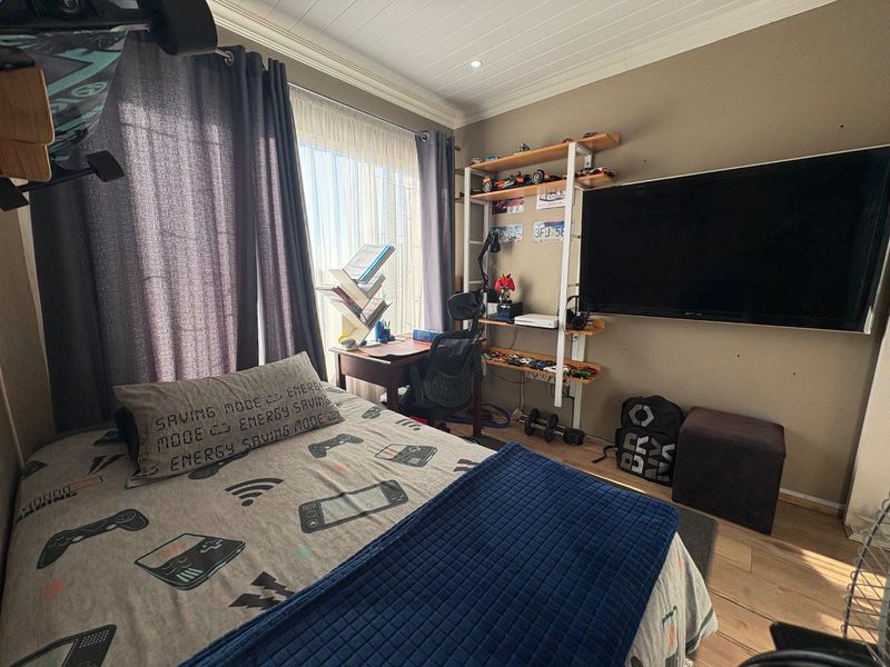 Modern Family Townhouse in Secure 24-Hour Guarded Complex - Photo 8