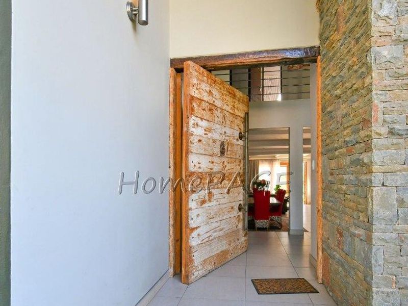 Ext 1, Outjo:  EYE CATCHING, 5 Bedr Double Storey home is for Sale - Photo 7