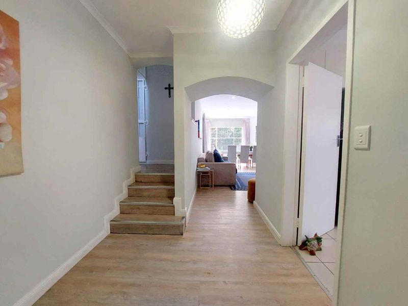 Fabulous Facebrick Townhouse has it all._ Pet-friendly | Garden | Staff Area | Energy Saving - Photo 4
