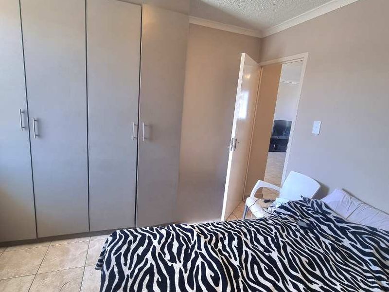 FLAT FOR SALE - Photo 2