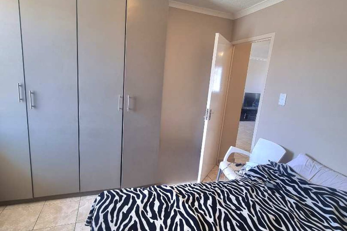 FLAT FOR SALE - Photo 2