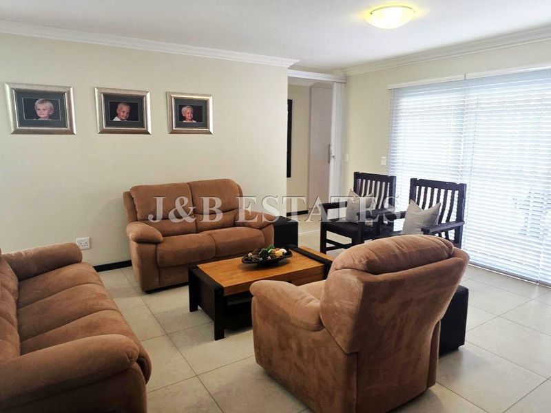 Upmarket 3-Bedroom House In Prime Area - Photo 6