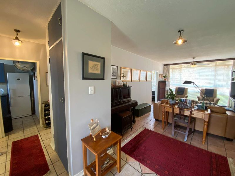 Spacious 1.5 Bedroom Apartment in Well-Maintained Complex - SOLE MANDATE - Photo 3