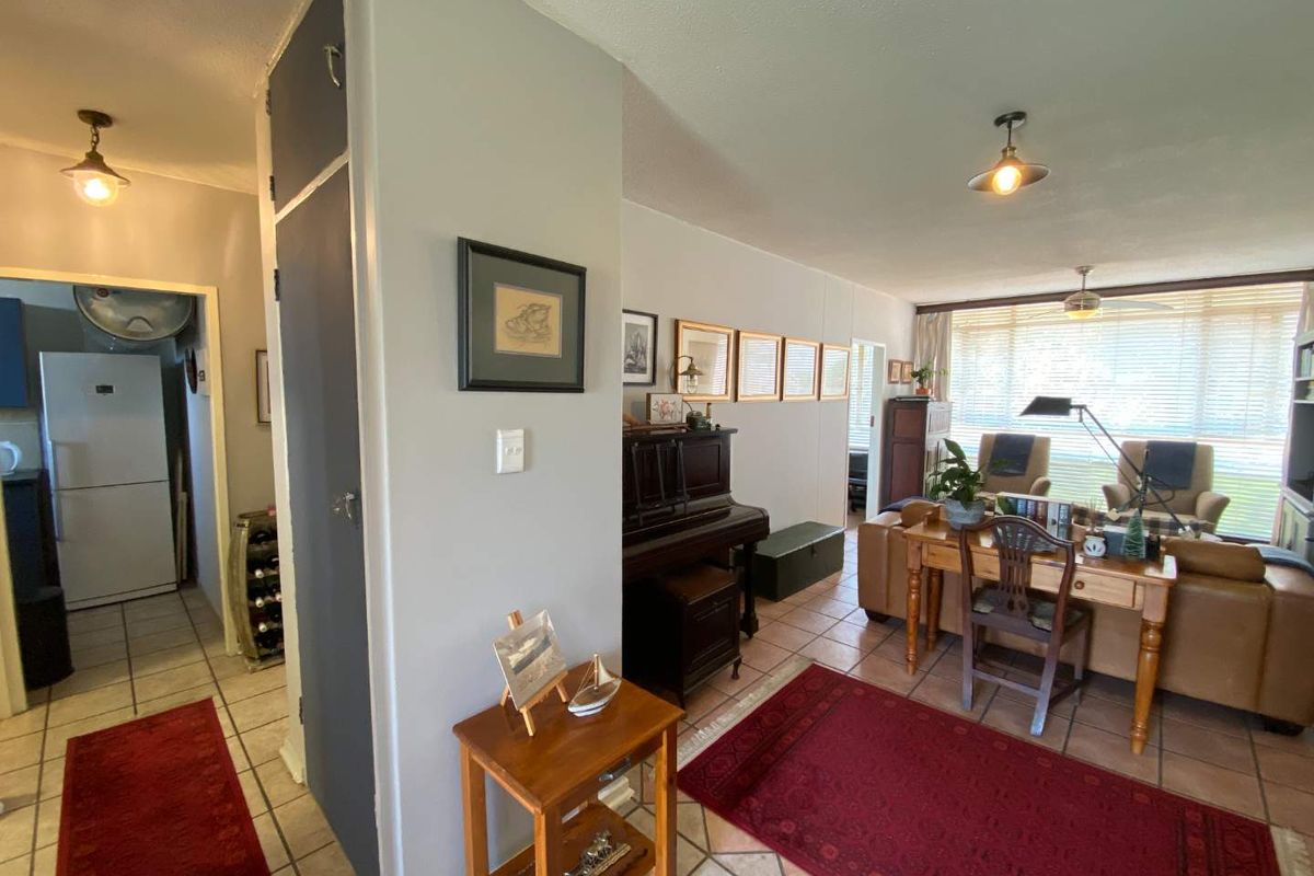 Spacious 1.5 Bedroom Apartment in Well-Maintained Complex - SOLE MANDATE - Photo 3