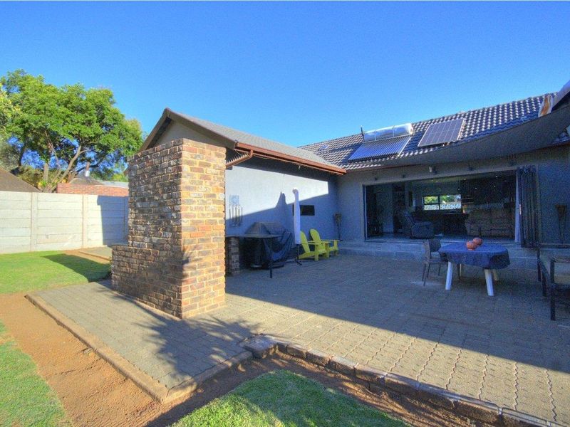 Upmarket living in Prime Brackenhurst - Photo 8