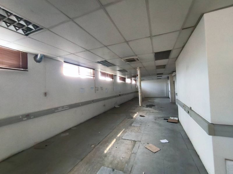 4616m2 warehouse to let in midrand prime area - Photo 10