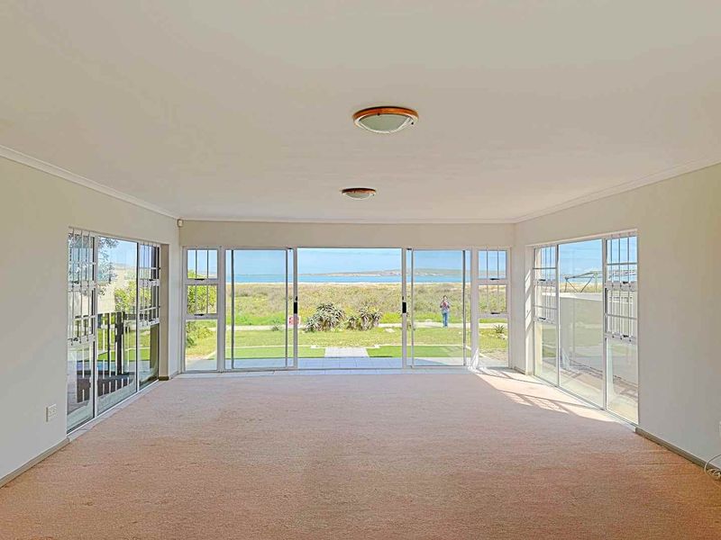 Beach Front, 4-Bedroom House in Middedorp - Photo 3