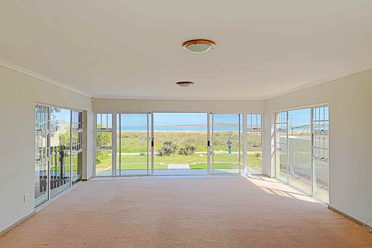 Beach Front, 4-Bedroom House in Middedorp - Photo 3