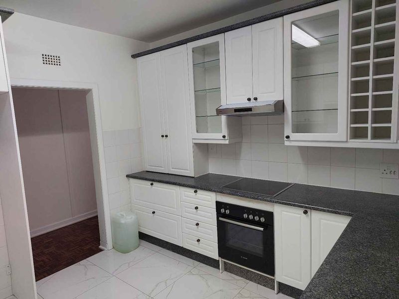 3 BEDROOM APARTMENT TO RENT NEAR MELROSE - Photo 6