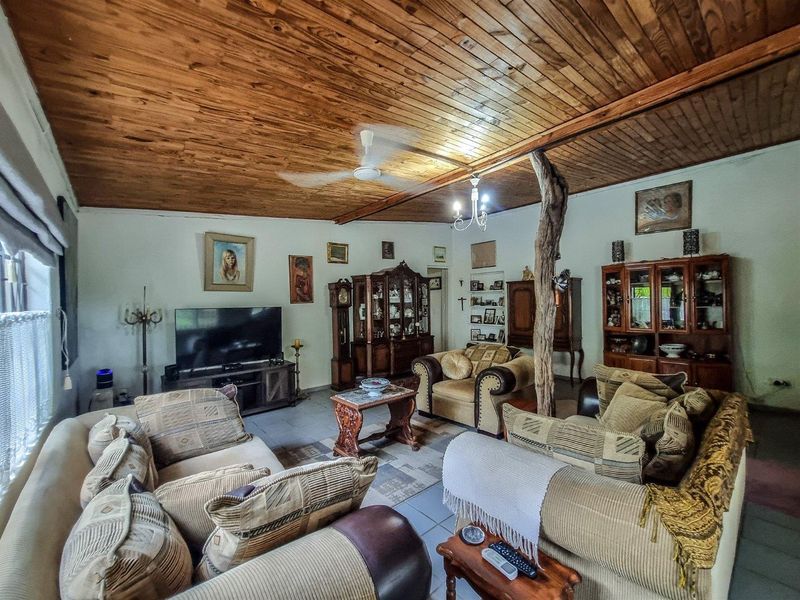 Farm House with additional cottage in excellent location. - Photo 6