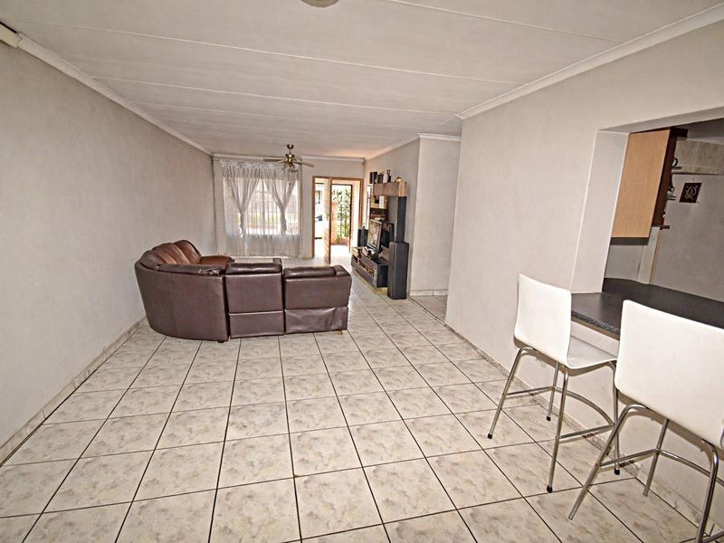 "Spacious Face Brick Home" - Photo 5