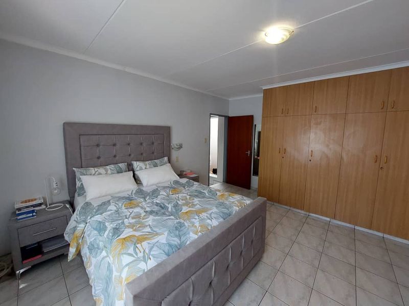 HOCHLAND PARK - FOR SALE - Photo 7