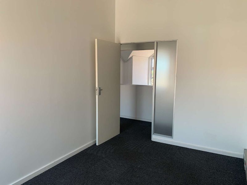 Century City offices in secure complex - Photo 10