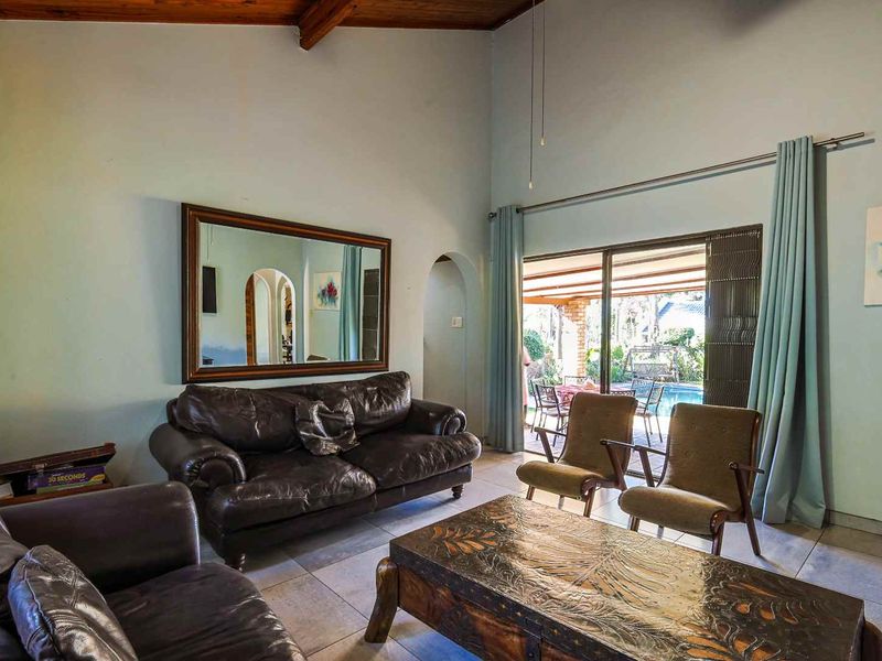 Fully Furnished Family Haven in Prime Garsfontein. - Photo 6
