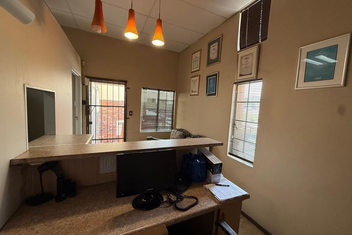 Rare 2-in-1 Office Opportunity in Westdene!!! - Photo 4