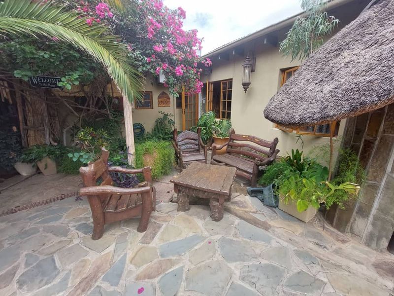 **Charming Guesthouse for Sale in Suiderhof, Windhoek** - Photo 7