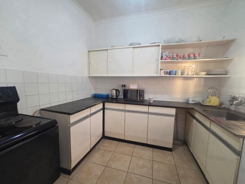Spacious 2-Bedroom Apartment in Prime Horizon View Location - Photo 6