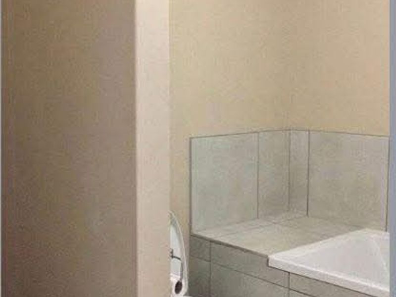 FOR SALE 2 BEDROOM GROUND FLOOR UNIT IN ROCKY CREST - Photo 4