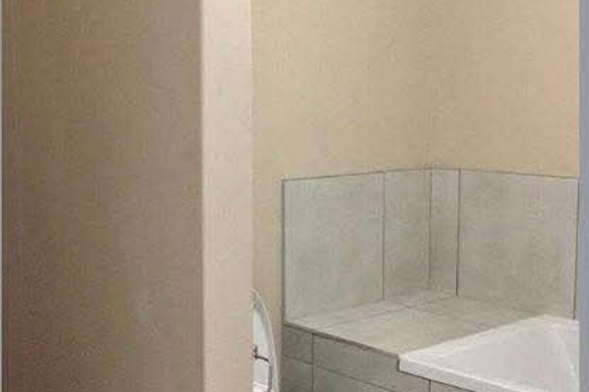 FOR SALE 2 BEDROOM GROUND FLOOR UNIT IN ROCKY CREST - Photo 4