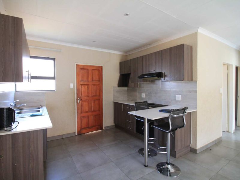 3 Bedroom house for sale in Clayville, Parklands Security Estate - Photo 4