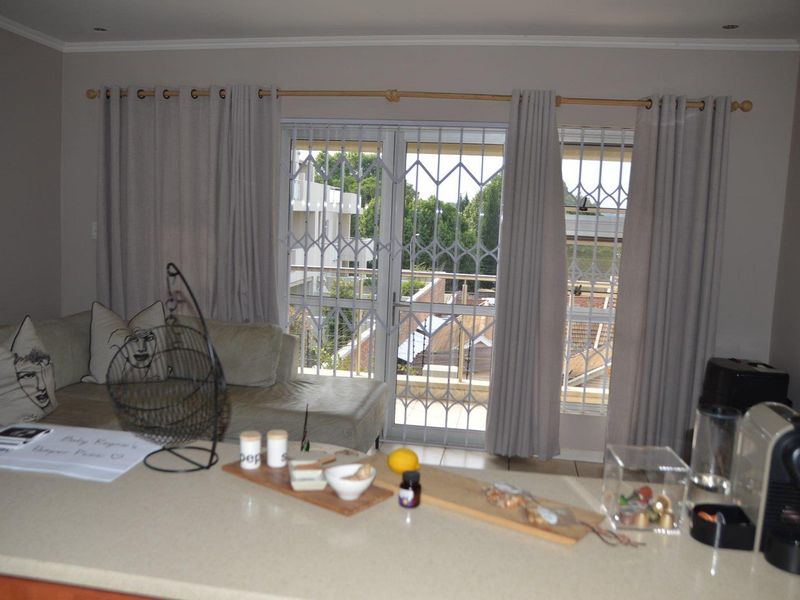 STUNNING DOUBLE VOLUME LOFT APARTMENT IN CRAIGHALL PARK - Photo 9