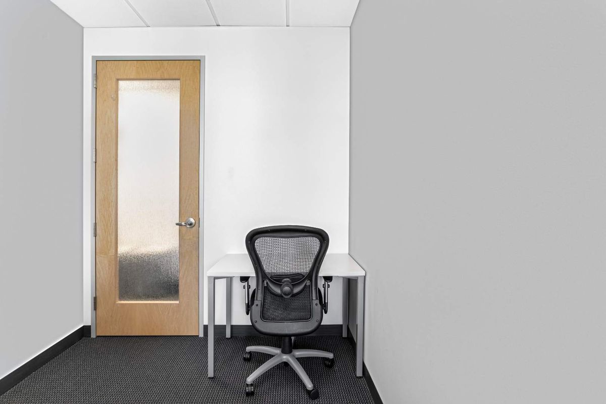 Private office space for 3 persons in Regus Uni Park - Photo 3