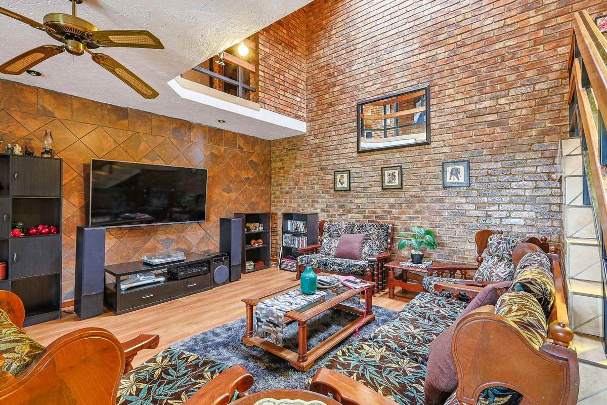 Stunning Off-Grid Oasis - Photo 4