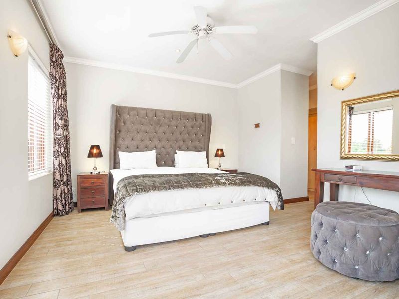 IMMACULATE HOME - Photo 9