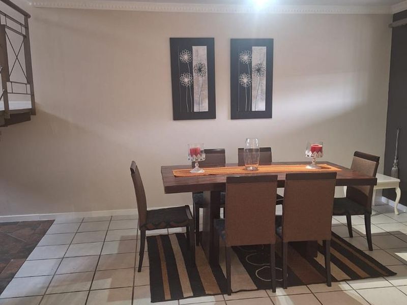 STUPENDOUS FULLY FURNISHED 3 BED APARTMENT IN THE ICONIC COMPLEX 77 GRAYSTON - Photo 8