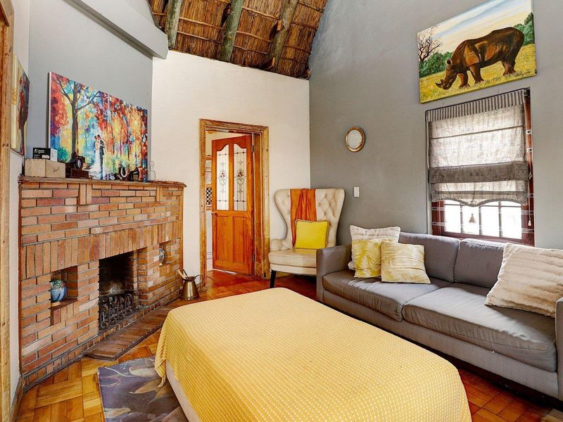 Beautiful and Unique home! - Photo 10