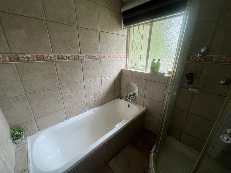 3 Bedroom house in Elandspark - Photo 8