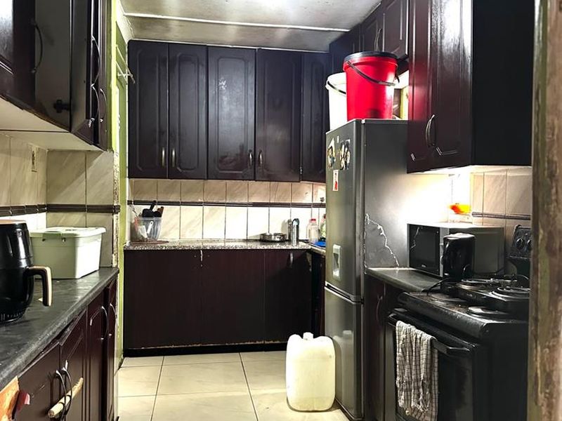 3-Bedroom Home with Garage and Granite Kitchen - Photo 3