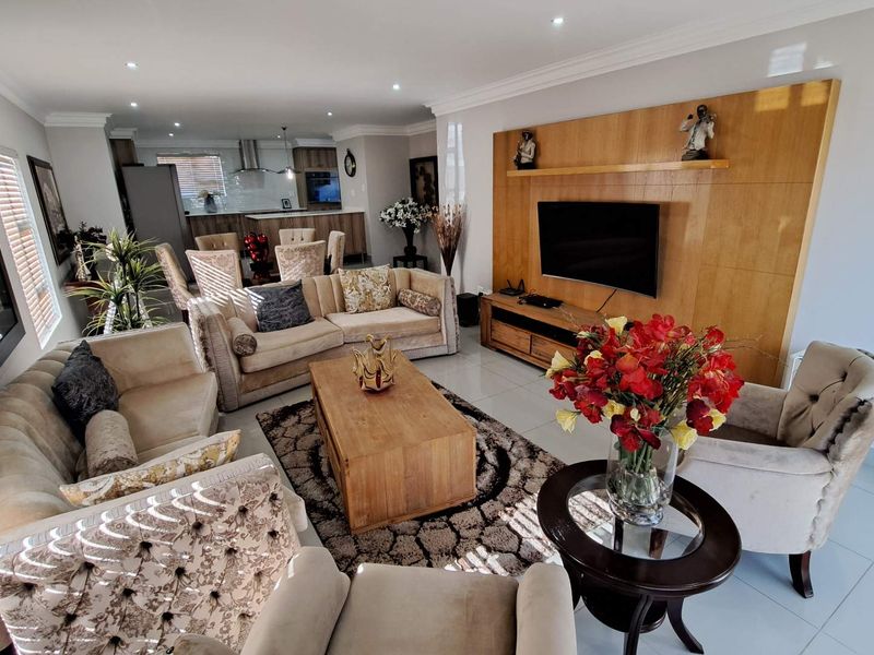 For the connoisseur home buyer who appreciates modern living with sleek style - Photo 3