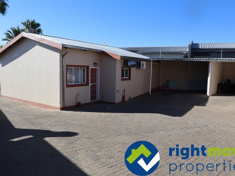 Want to be the owner of your own Complex? Look no further! Tenants in place already. - Photo 8